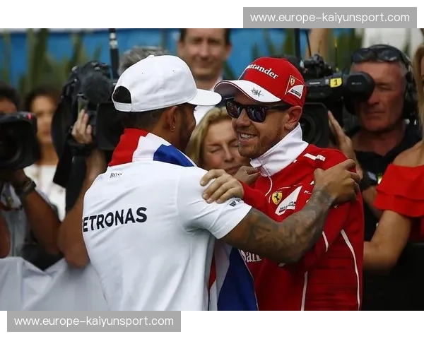 F1赛车关键时刻:速度与智慧的终极较量 F1赛车关键时刻:速度与智慧的终极较量